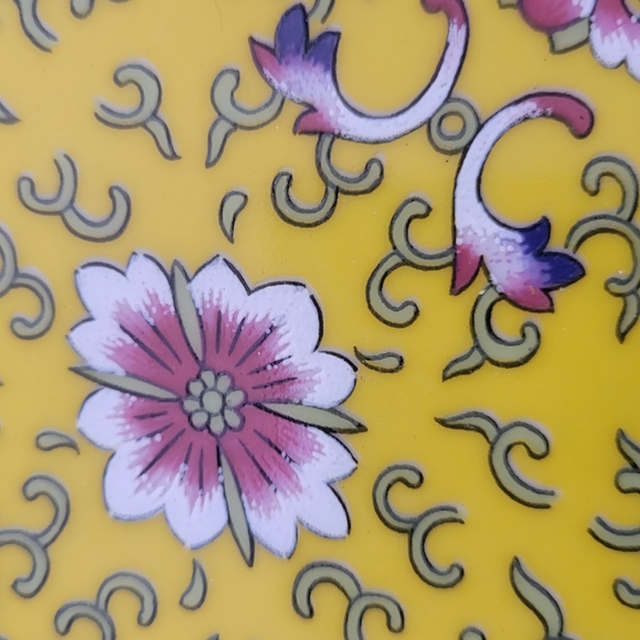 Set of 3- Mun Shou-Yellow Dinner Plates - Picture 6 of 8